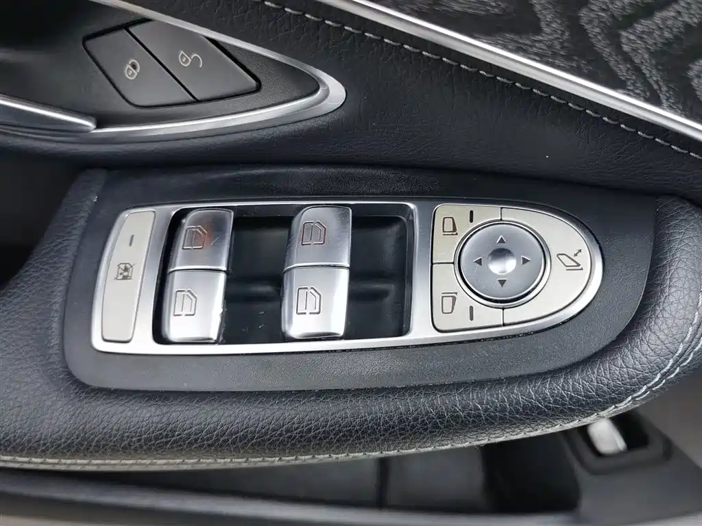Mercedes-Benz C-Class 2018 — фото 9