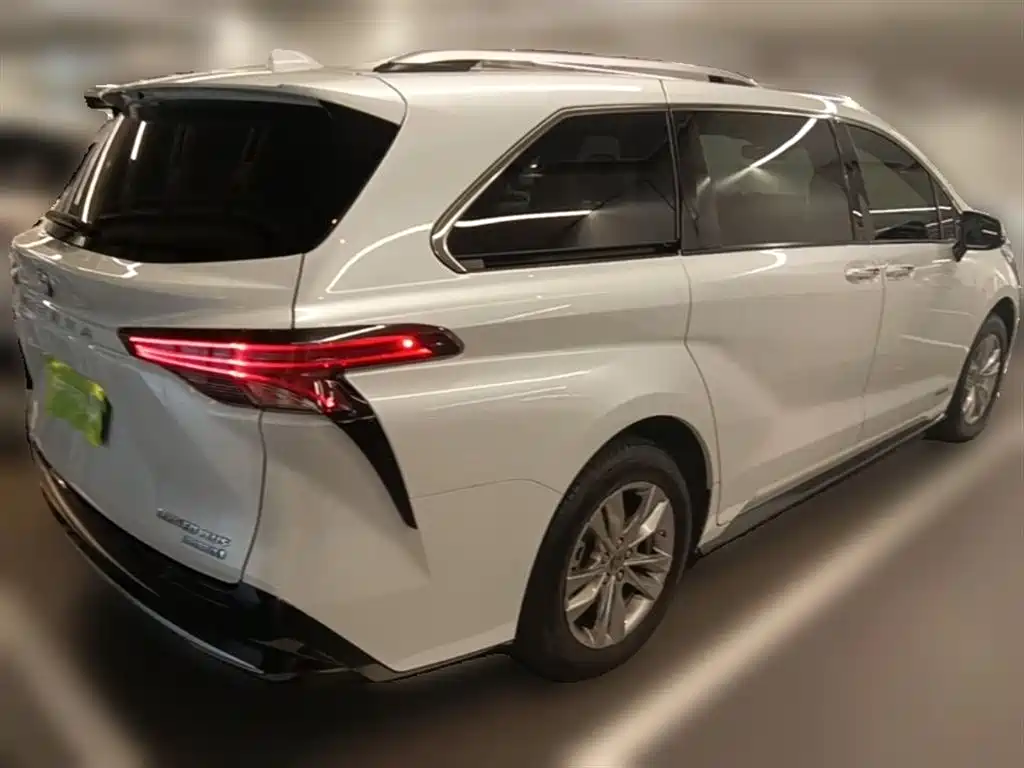 Toyota Sienna 2022 — фото 12