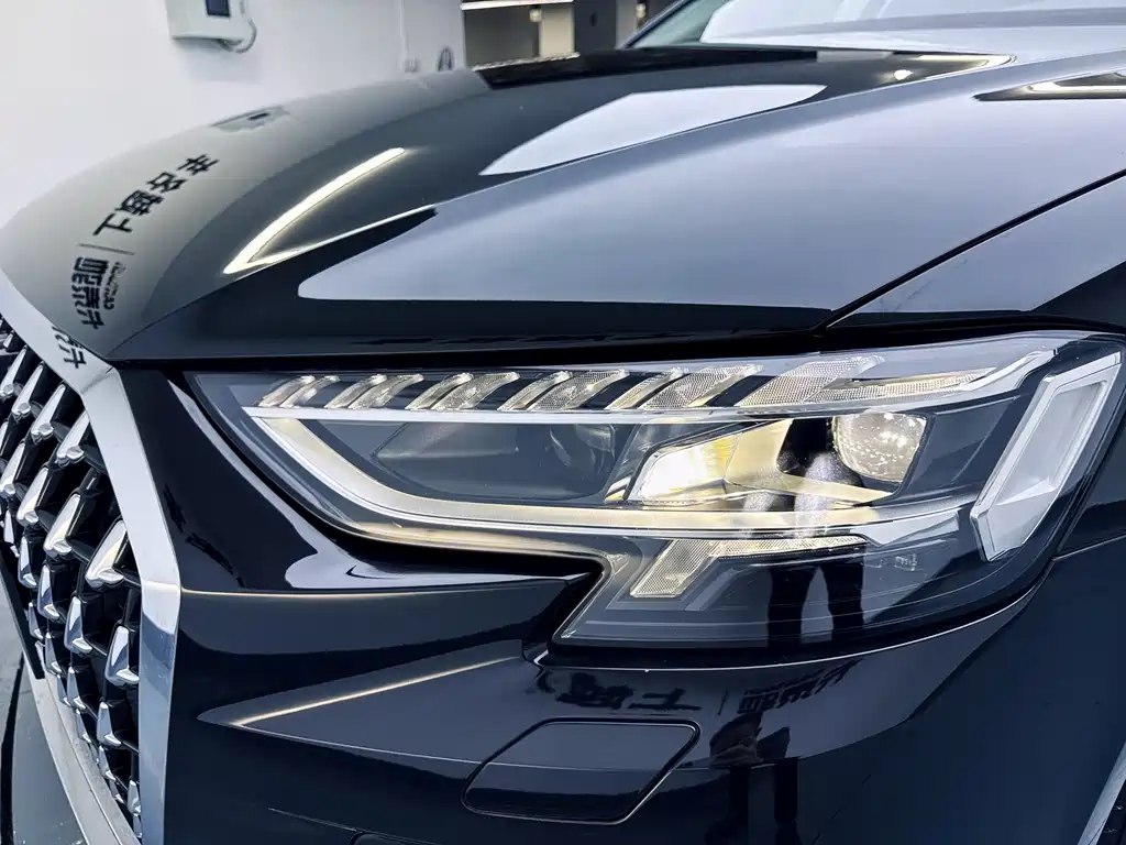 Audi A8 — фото 32
