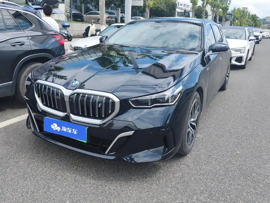 BMW i5 2025 — фото 1