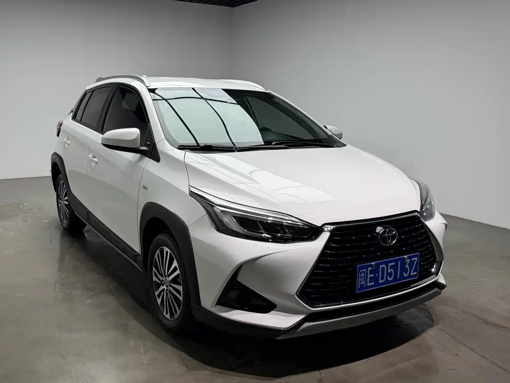 Toyota Yaris L 2023 — фото 3