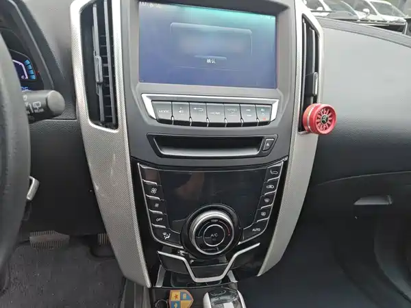 Luxgen You6 SUV 2016