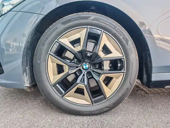 BMW 5 Series 2025
