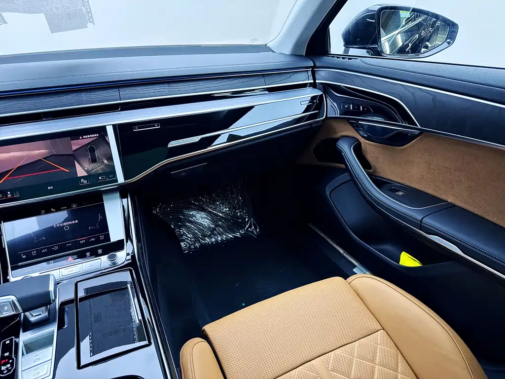 Audi A8 — фото 13