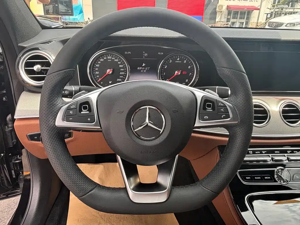 Mercedes-Benz E-Class 2017 — фото 11