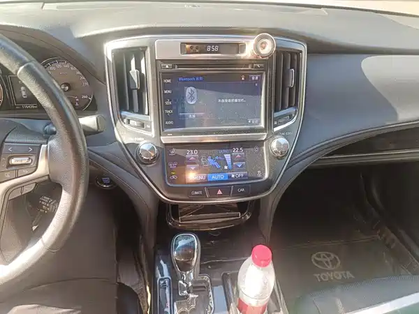 Toyota Crown 2017