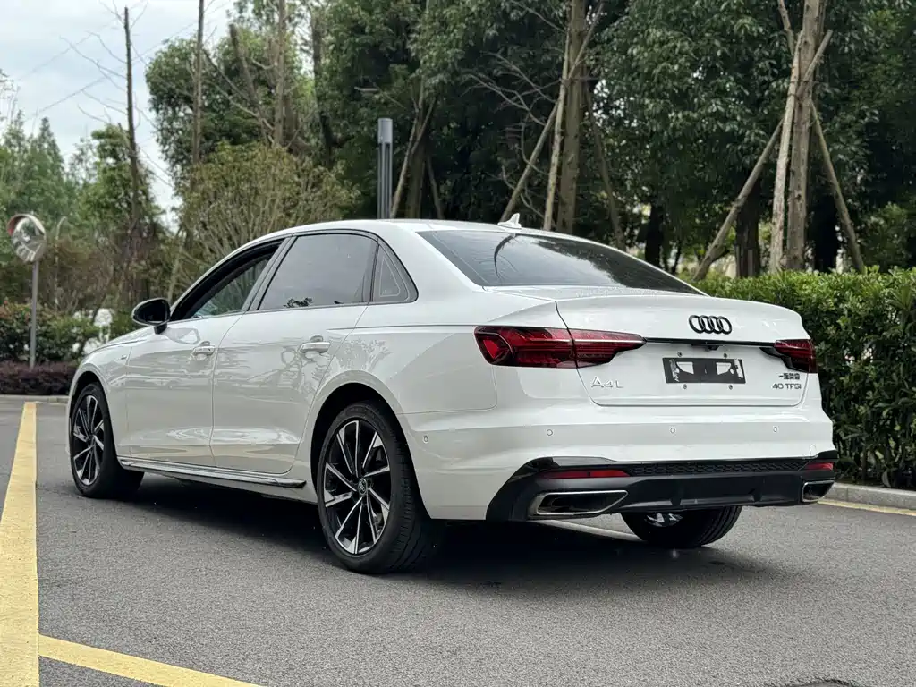 Audi A4L 2022 — фото 10