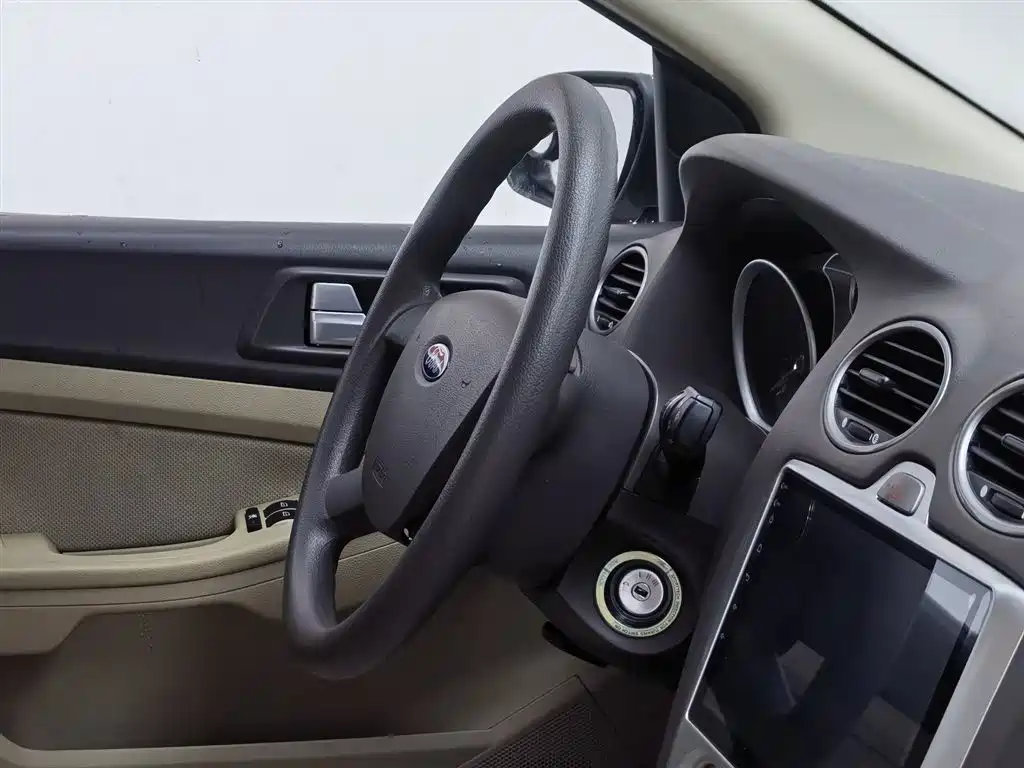 Ford Focus 2015 — фото 22