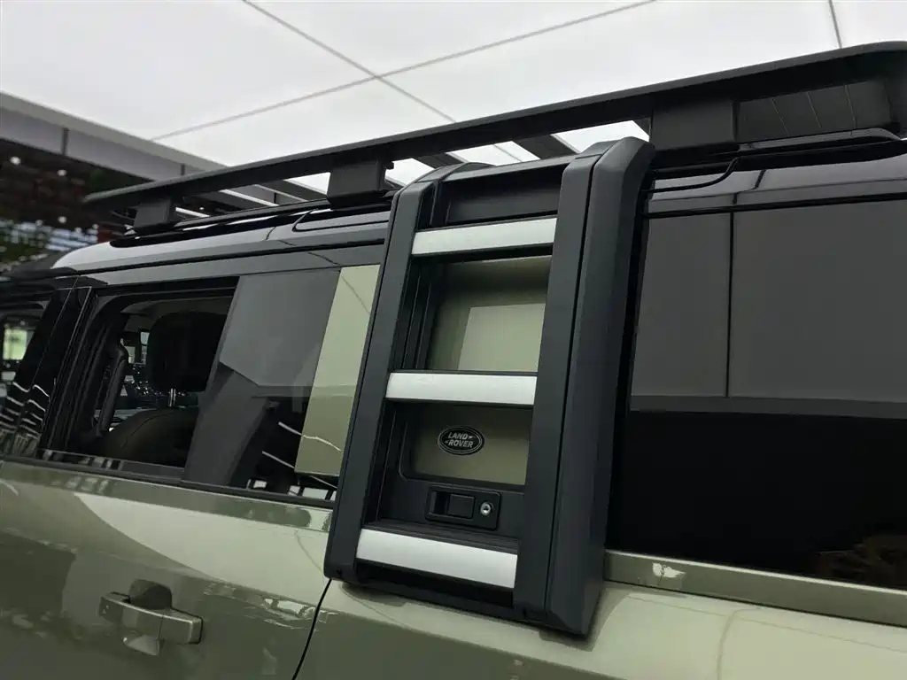 Land Rover Defender 2021 — фото 38
