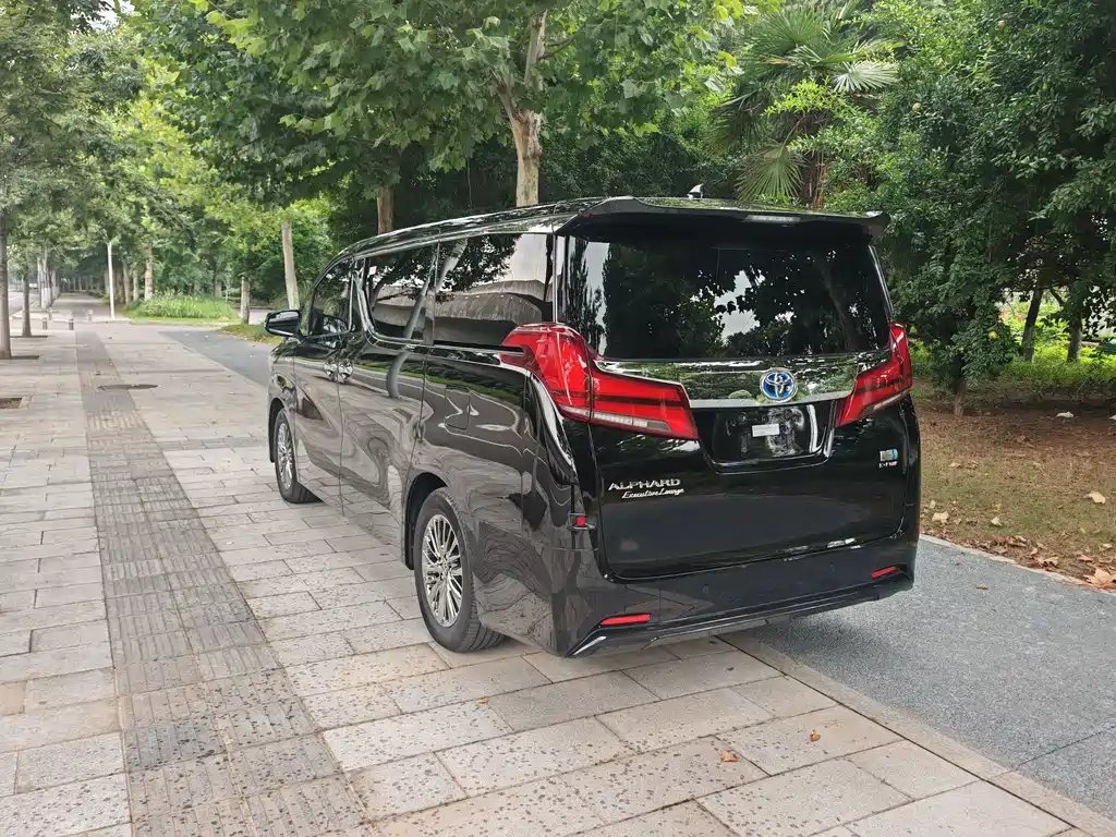Toyota Alphard 2022 — фото 8