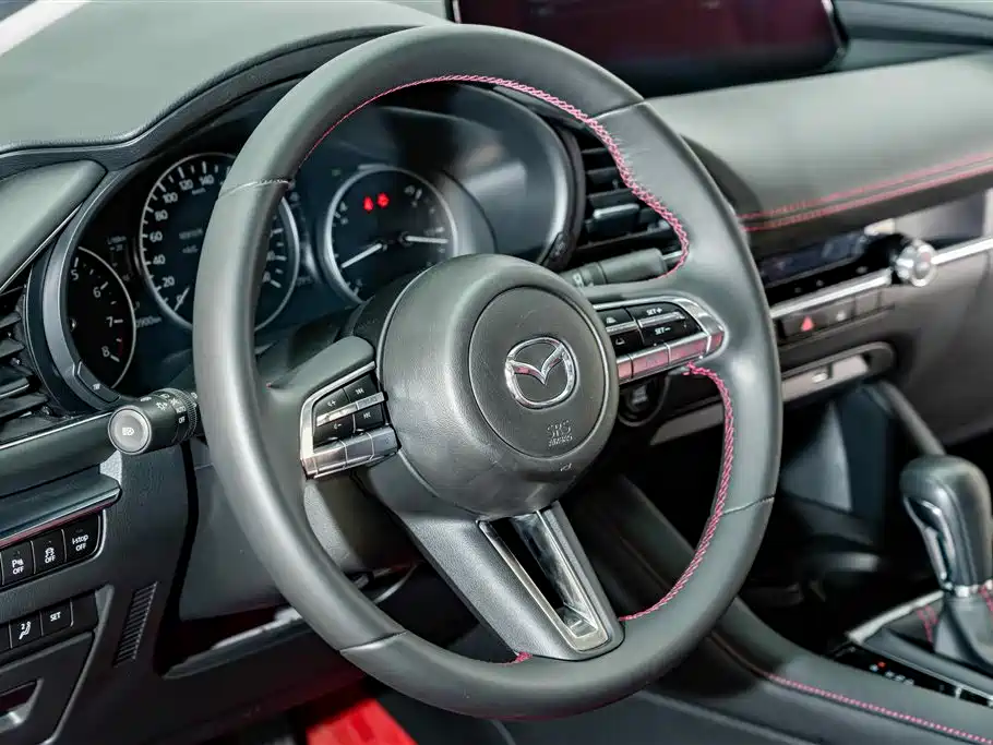 Mazda 3 Axela 2023 — фото 10