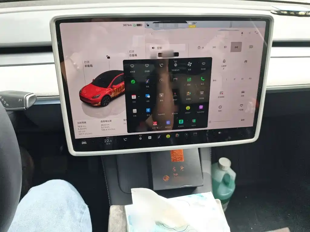 Tesla Model Y 2024