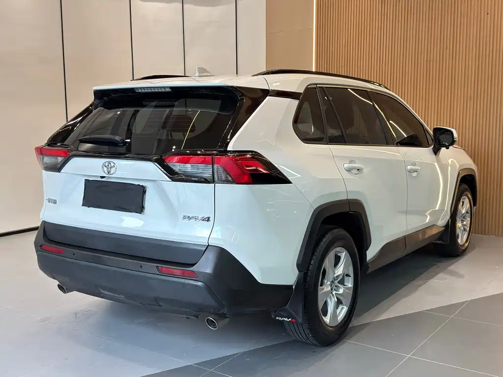 Toyota RAV4 2024 — фото 17