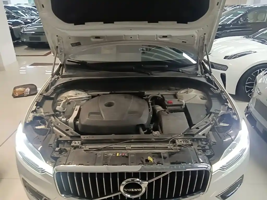 Volvo XC60 2021 — фото 20