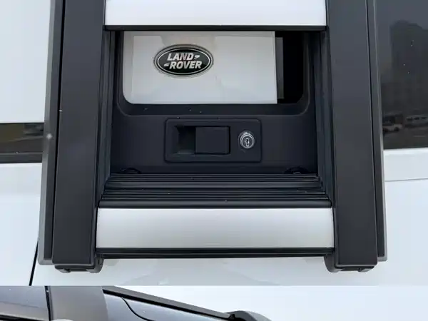 Land Rover Defender 2023