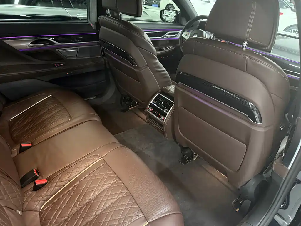 BMW 7 Series 2021 — фото 12