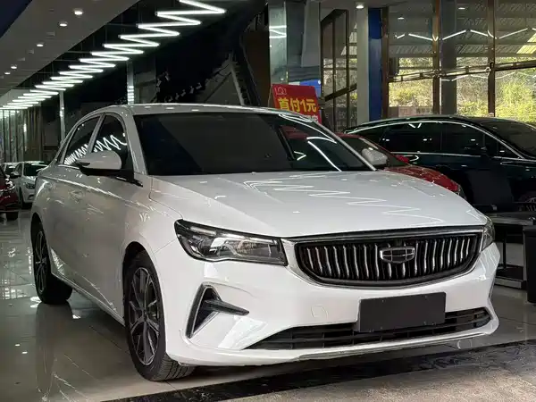 Geely Emgrand 2022
