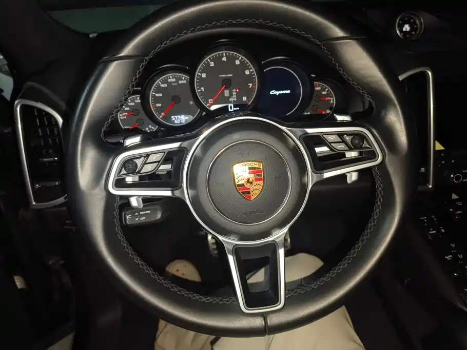 Porsche Cayenne 2017 — фото 15