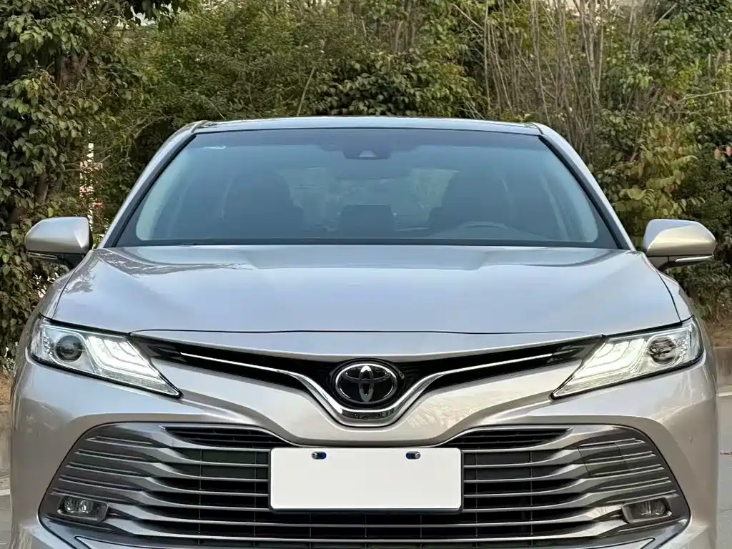 Toyota Camry 2018 — фото 2
