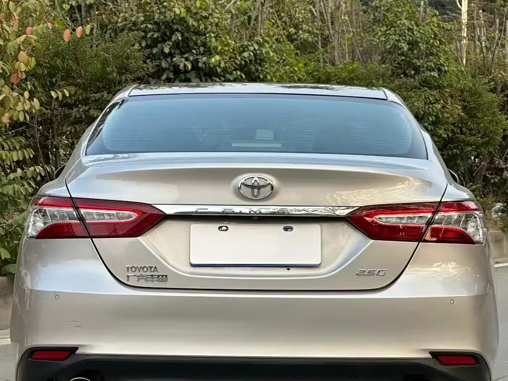 Toyota Camry 2018 — фото 9