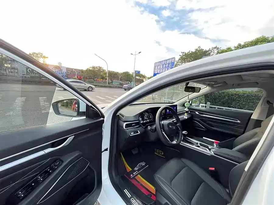 Geely Emgrand 2023