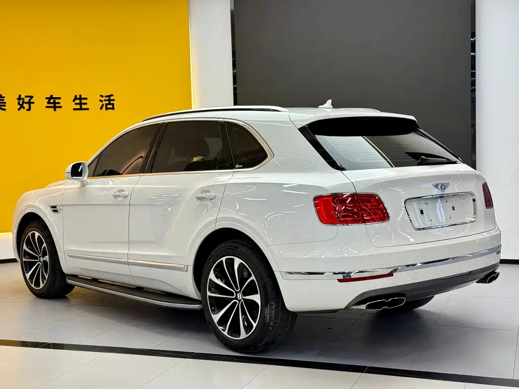 Bentley Bentayga 2020 — фото 17