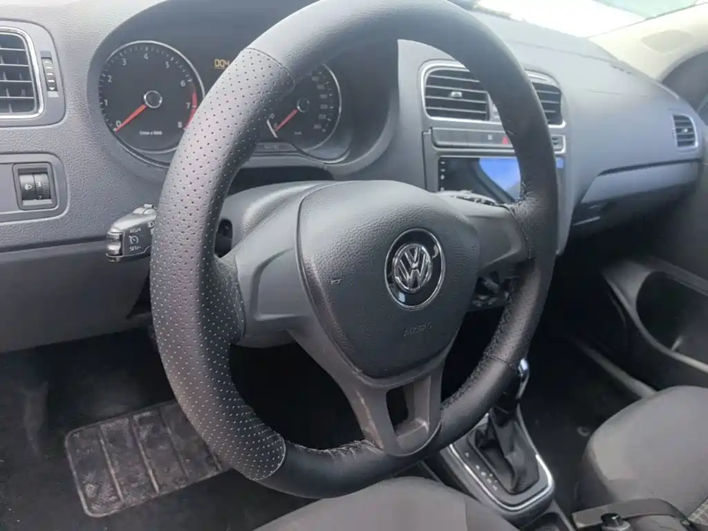 Volkswagen Polo 2015 — фото 11