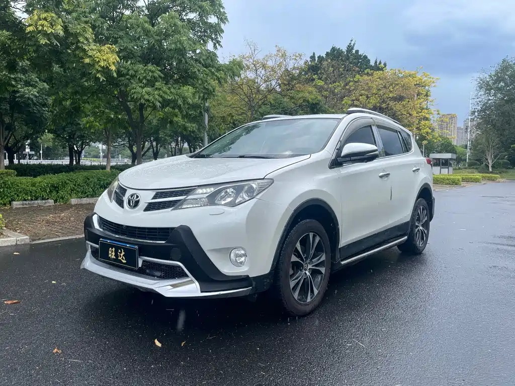 Toyota RAV4 2014 — фото 1