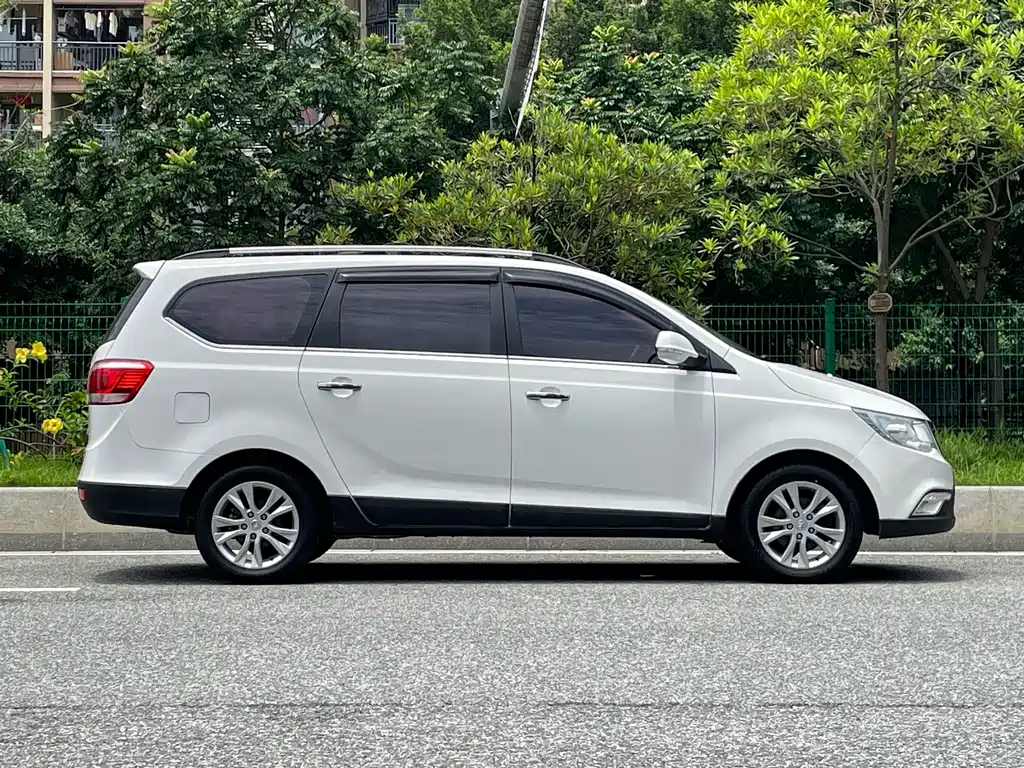 Baojun 730 2015