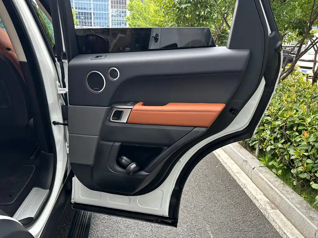 Land Rover Range Rover Sport 2017 — фото 32