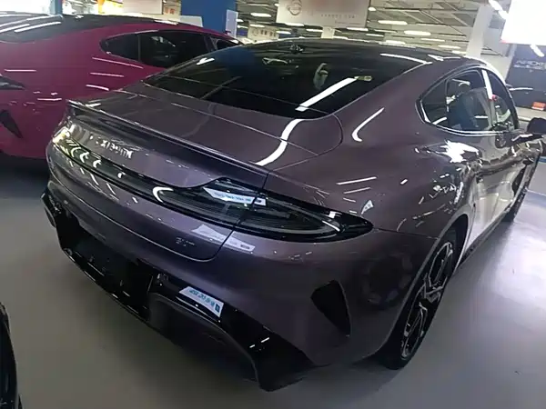 Xiaomi SU7 2025
