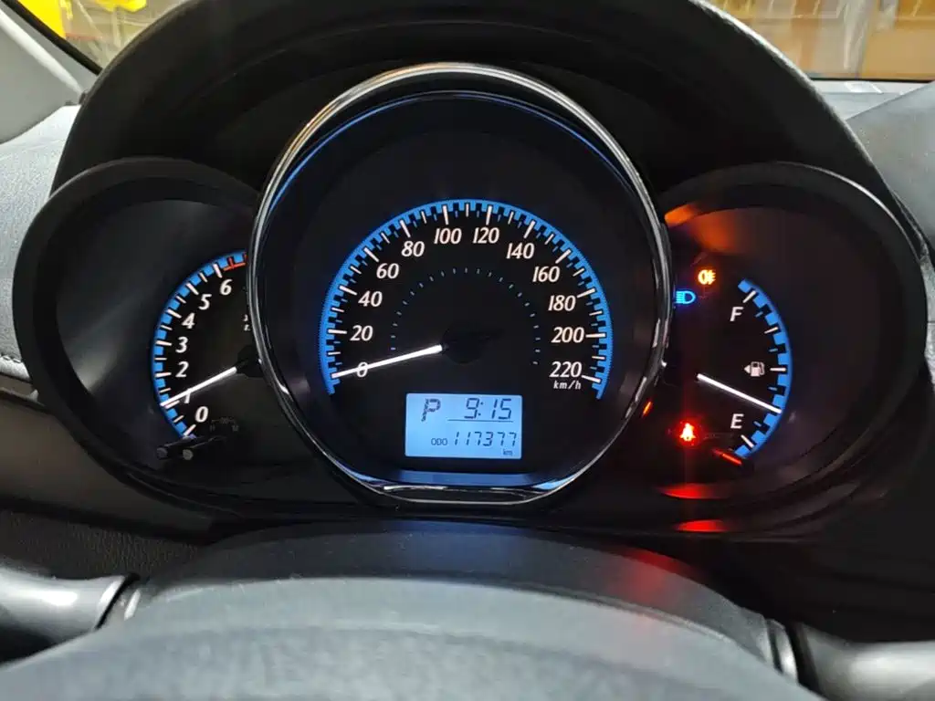 Toyota Yaris L 2019 — фото 12
