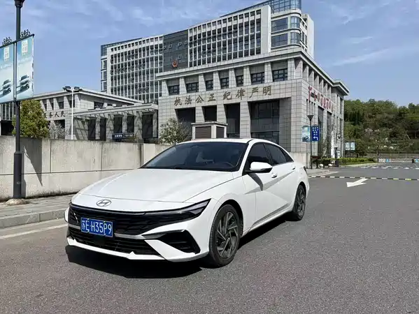 Hyundai Elantra 2023