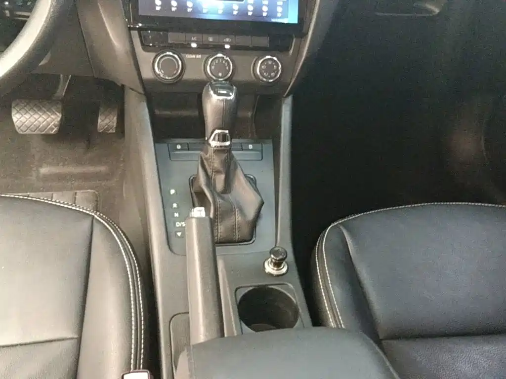 Skoda Octavia 2017 — фото 14