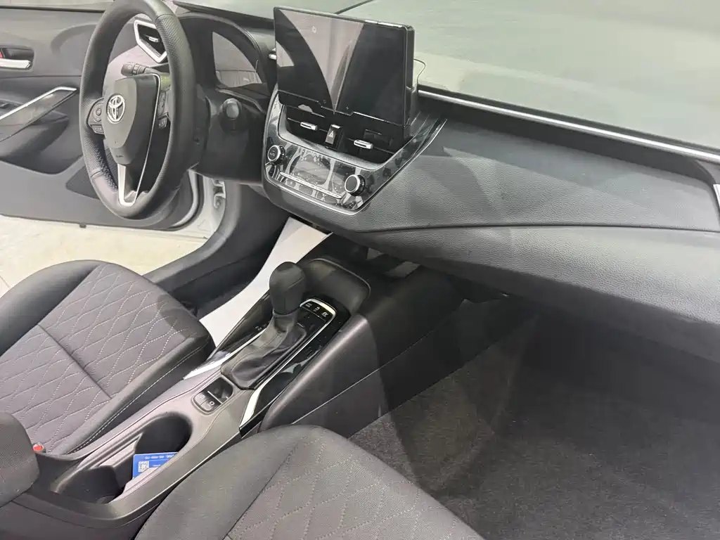 Toyota Corolla 2023 — фото 10