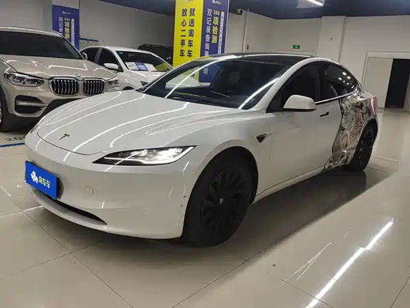 Tesla Model 3 2024