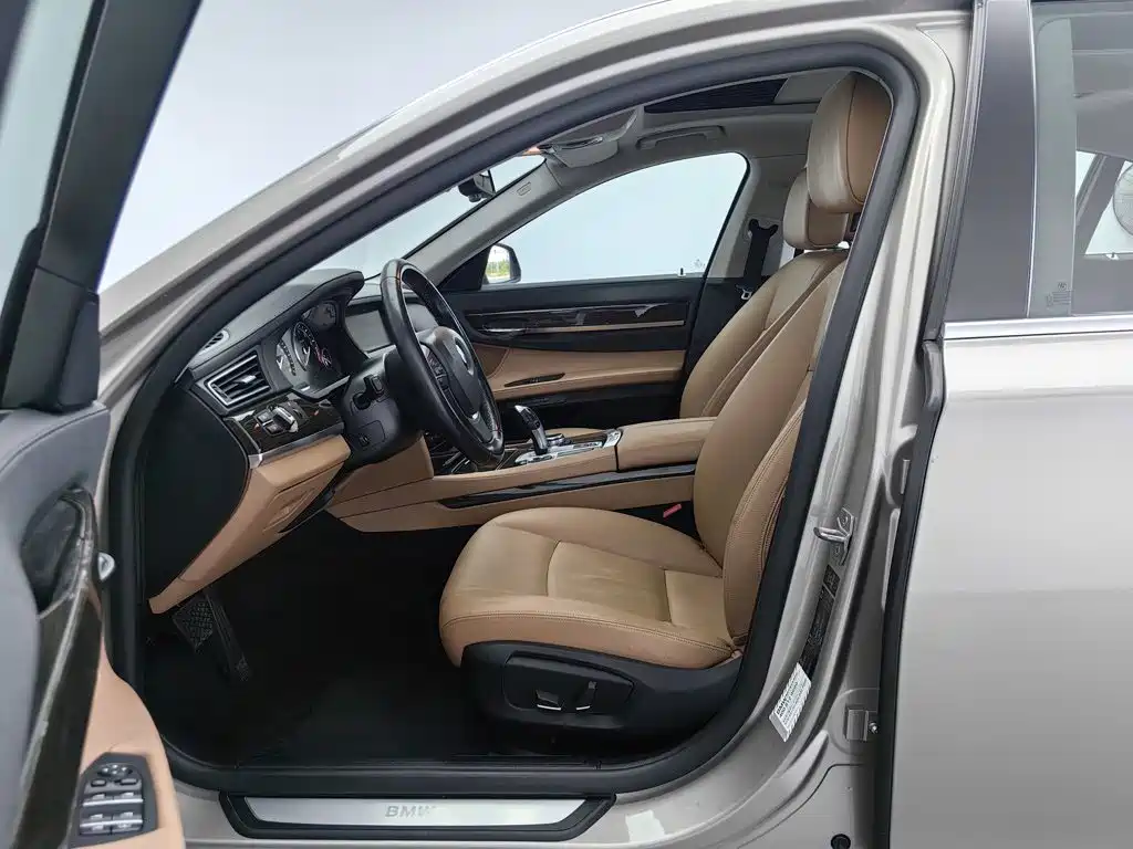 BMW 7 Series 2015 — фото 10