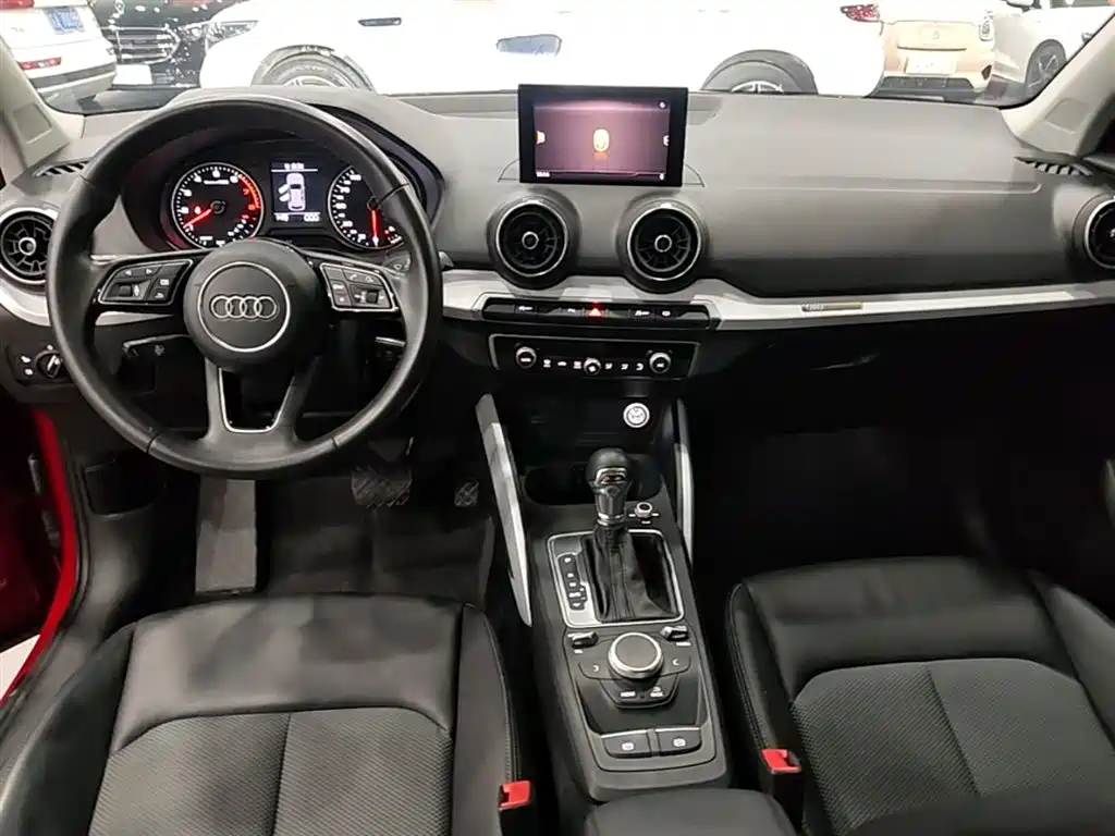 Audi Q2L 2019 — фото 10