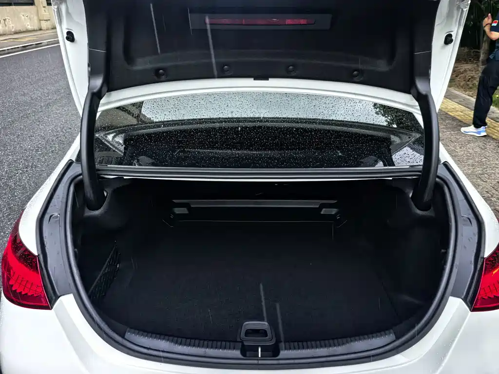 Mercedes-Benz C-Class 2025 — фото 14