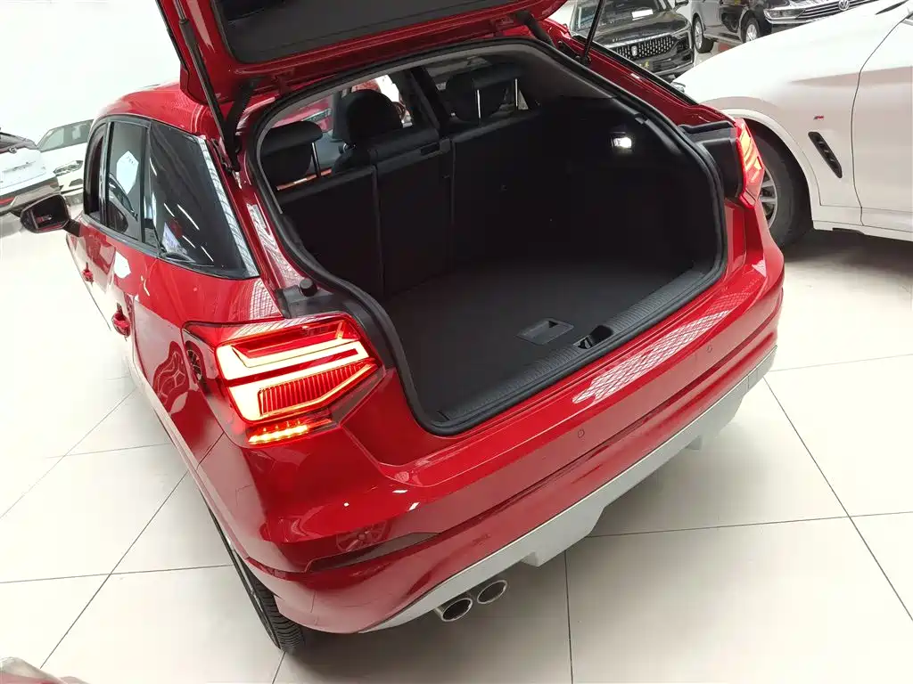 Audi Q2L 2019 — фото 23