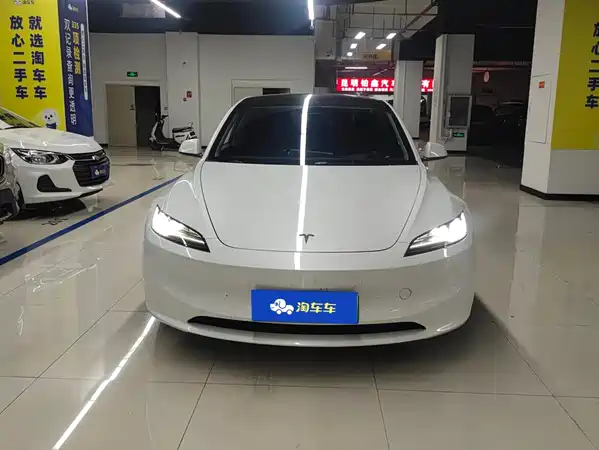Tesla Model 3 2024