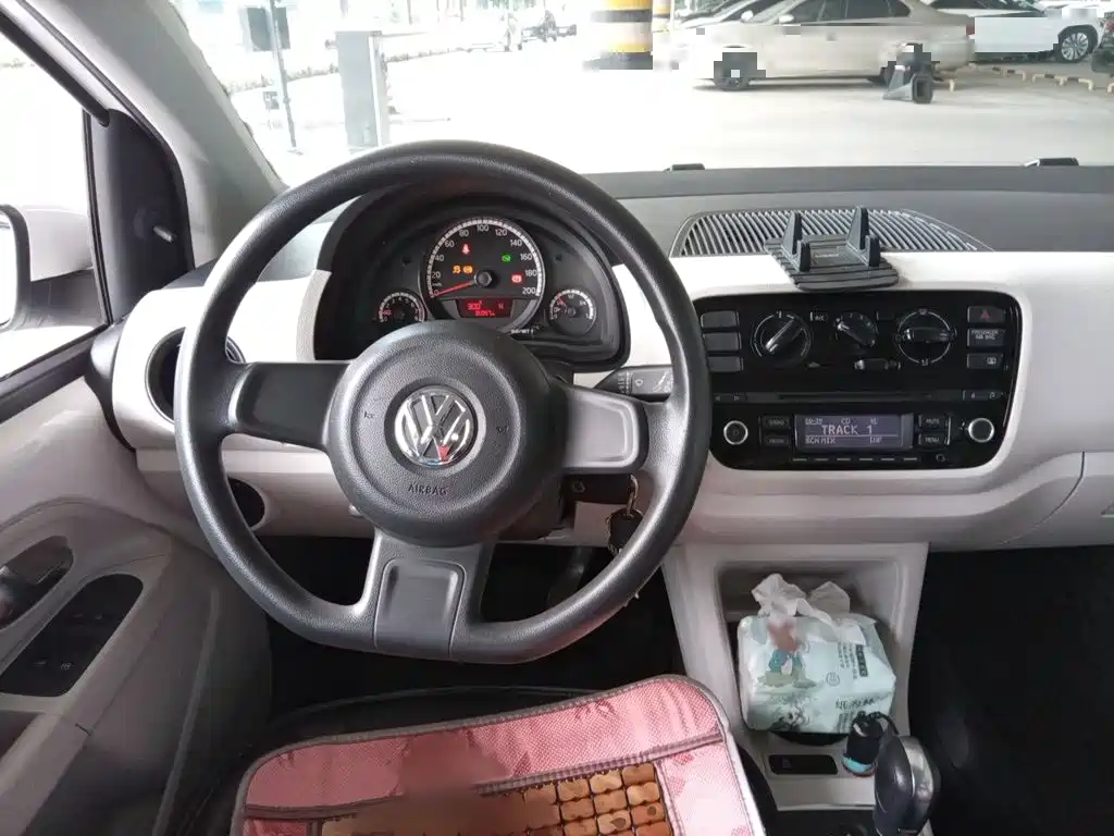 Volkswagen up! 2016