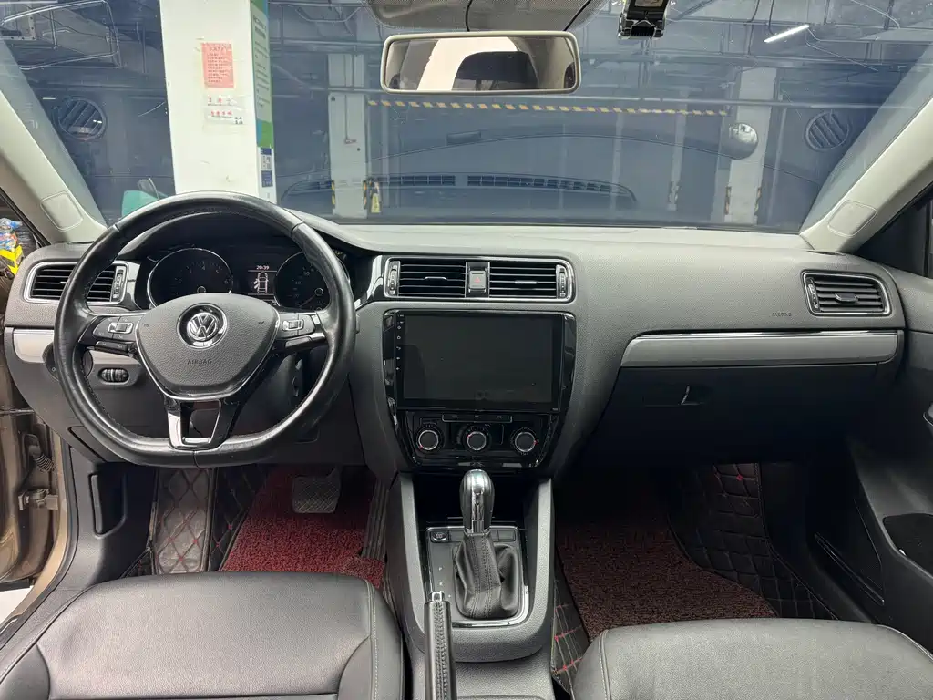 Volkswagen Sagitar 2018