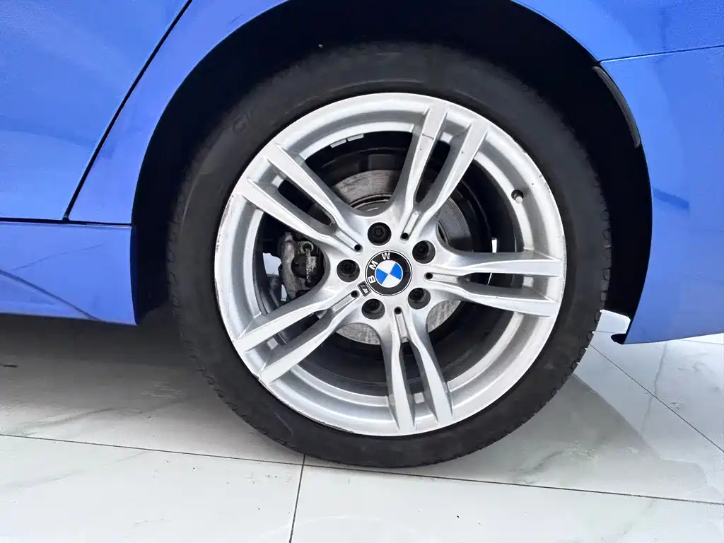 BMW 3 Series 2018 — фото 21
