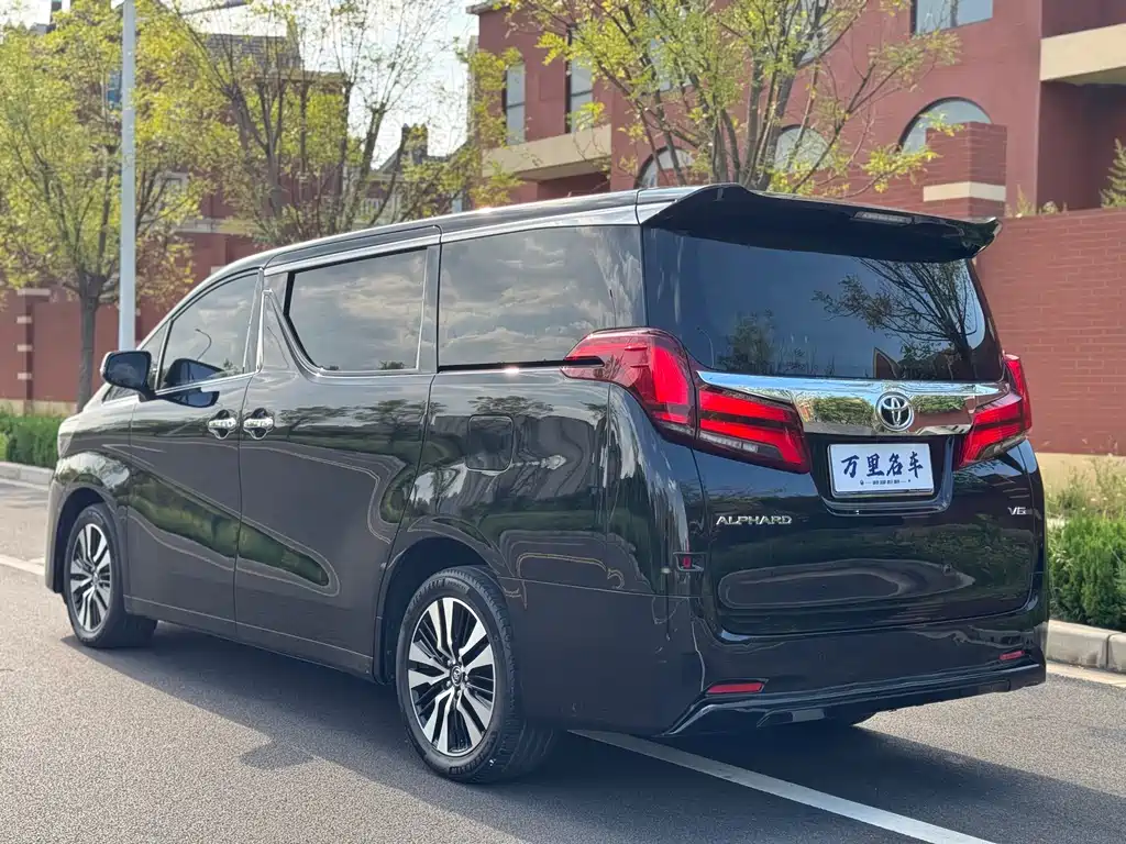 Toyota Alphard 2019 — фото 29