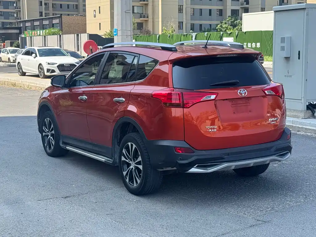 Toyota RAV4 2014 — фото 4