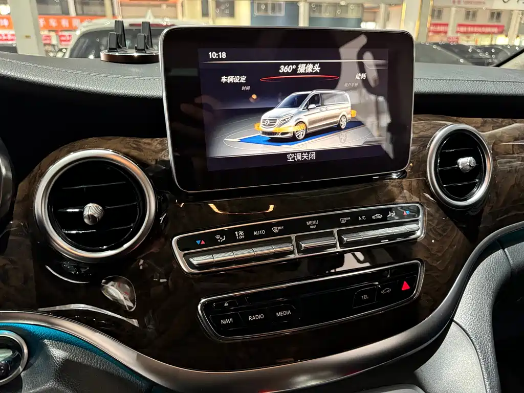 Mercedes-Benz V-Class 2019 — фото 16