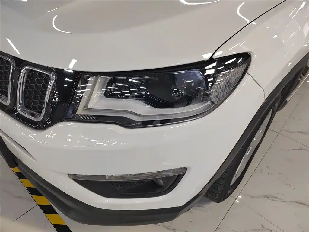 Jeep Compass 2018 — фото 18