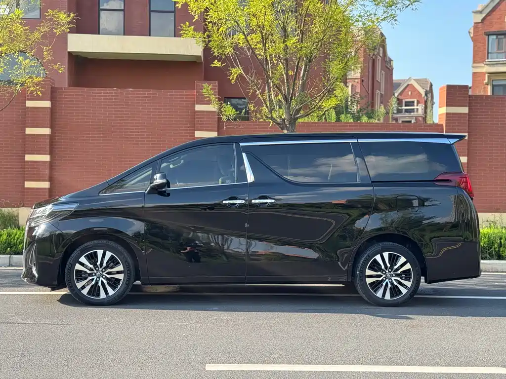 Toyota Alphard 2019 — фото 32