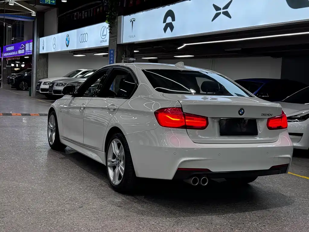 BMW 3 Series 2018 — фото 6